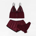 Ensemble short en dentelle et lingerie en satin 