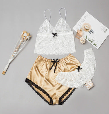 Ensemble short en dentelle et lingerie en satin 