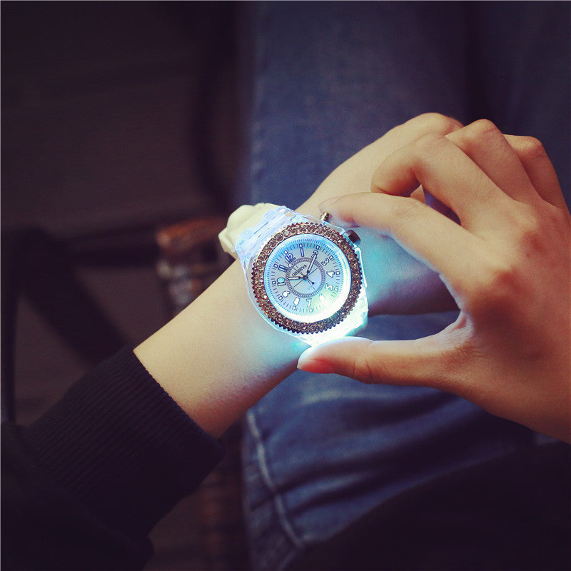 Relojes luminosos LED Ginebra Reloj de cuarzo para mujer Relojes de pulsera de silicona para mujer